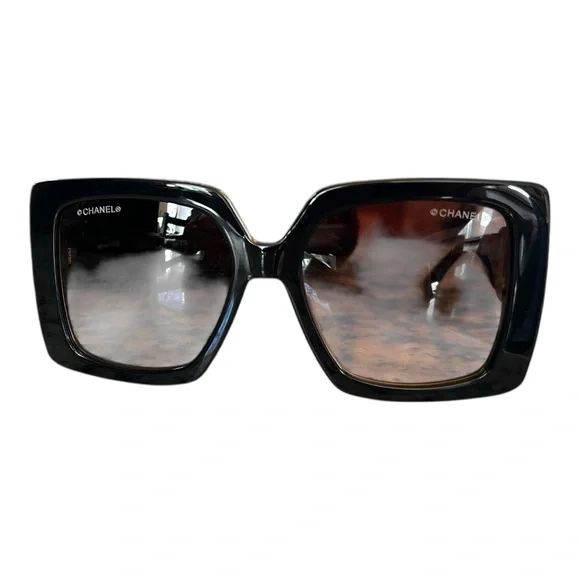 CHANEL Women's Sunglasses in Black with Gold Logo - Picture 2 of 5